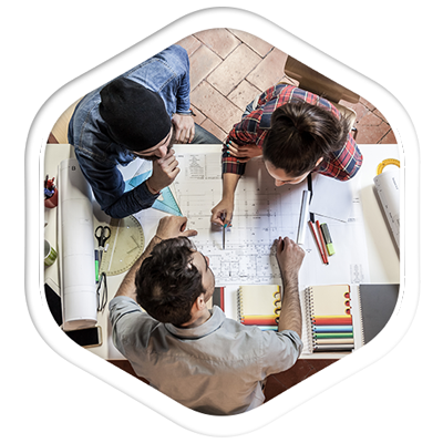 Equipe_autour_plan_maison Equipe_autour_plan_maison